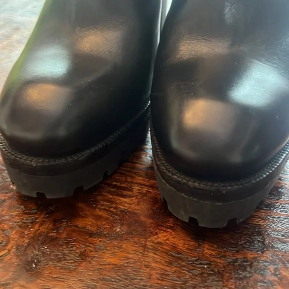 Alexander McQueen Black Leather Ankle Boots with Studded Heel - Picture 7 of 7